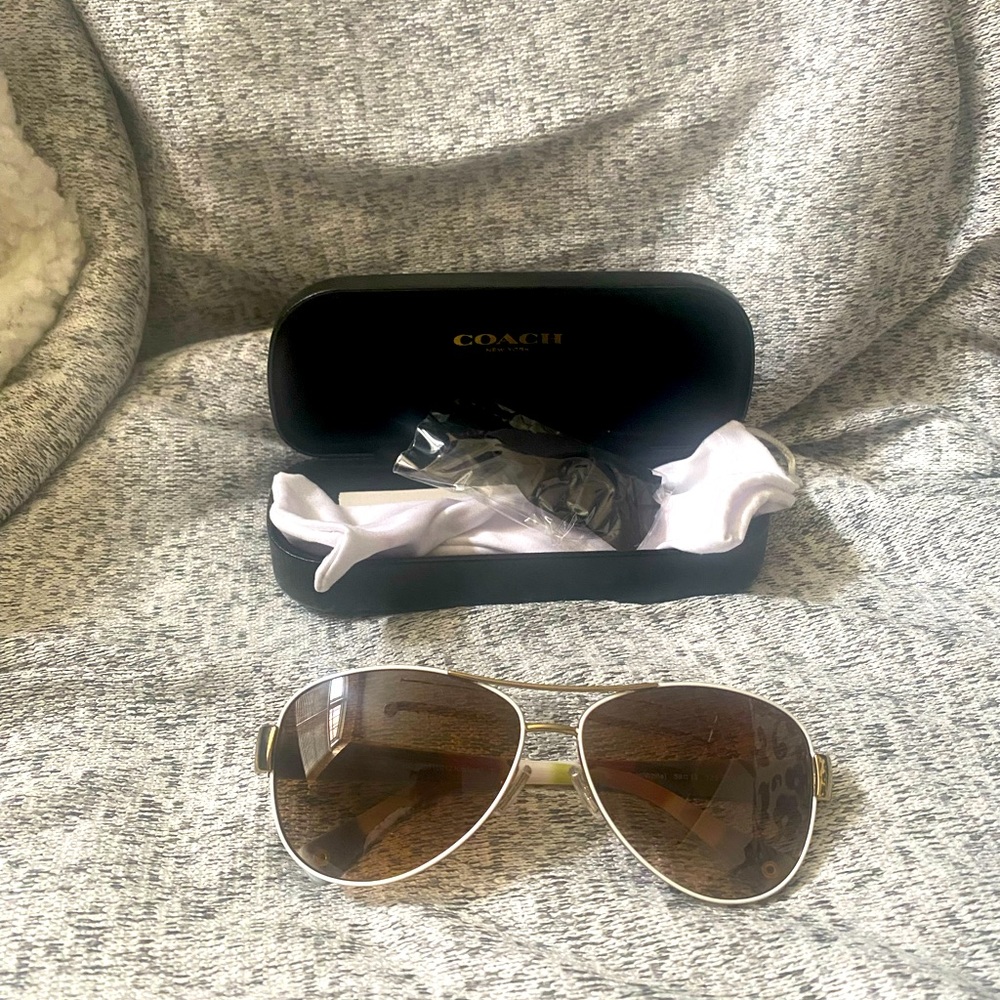 COACH “Kristina” Sunshade/Sunglasses